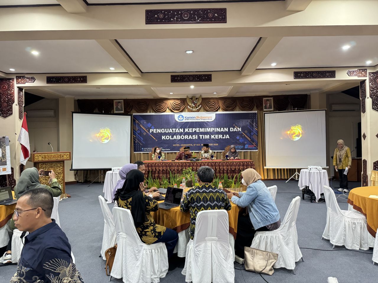 PENGUATAN KEPEMIMPINAN DAN KOLABORASI TIM KERJA