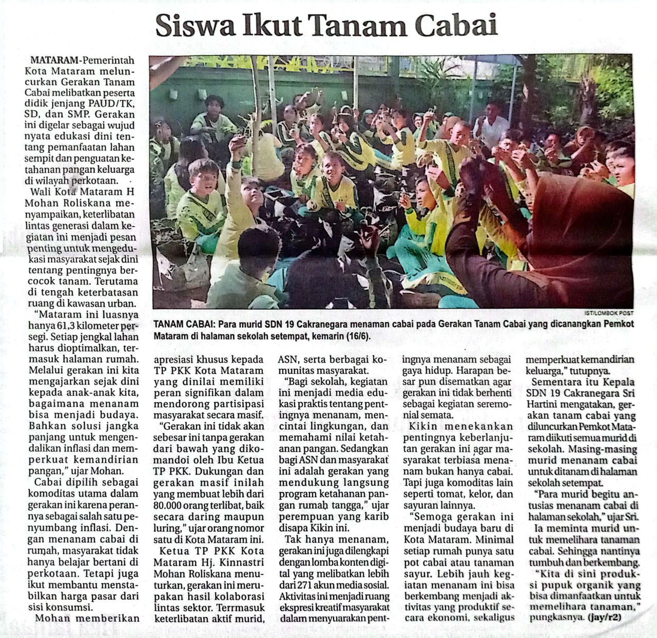 SISWA IKUT TANAM CABAI