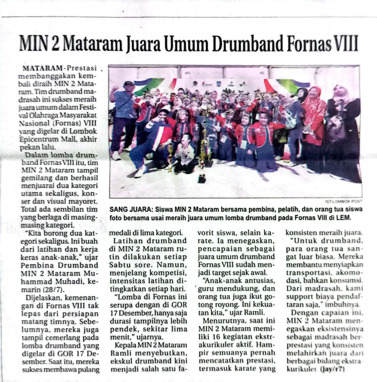 MIN 2 MATARAM JUARA UMUM DRUMBAND FORNAS NTB