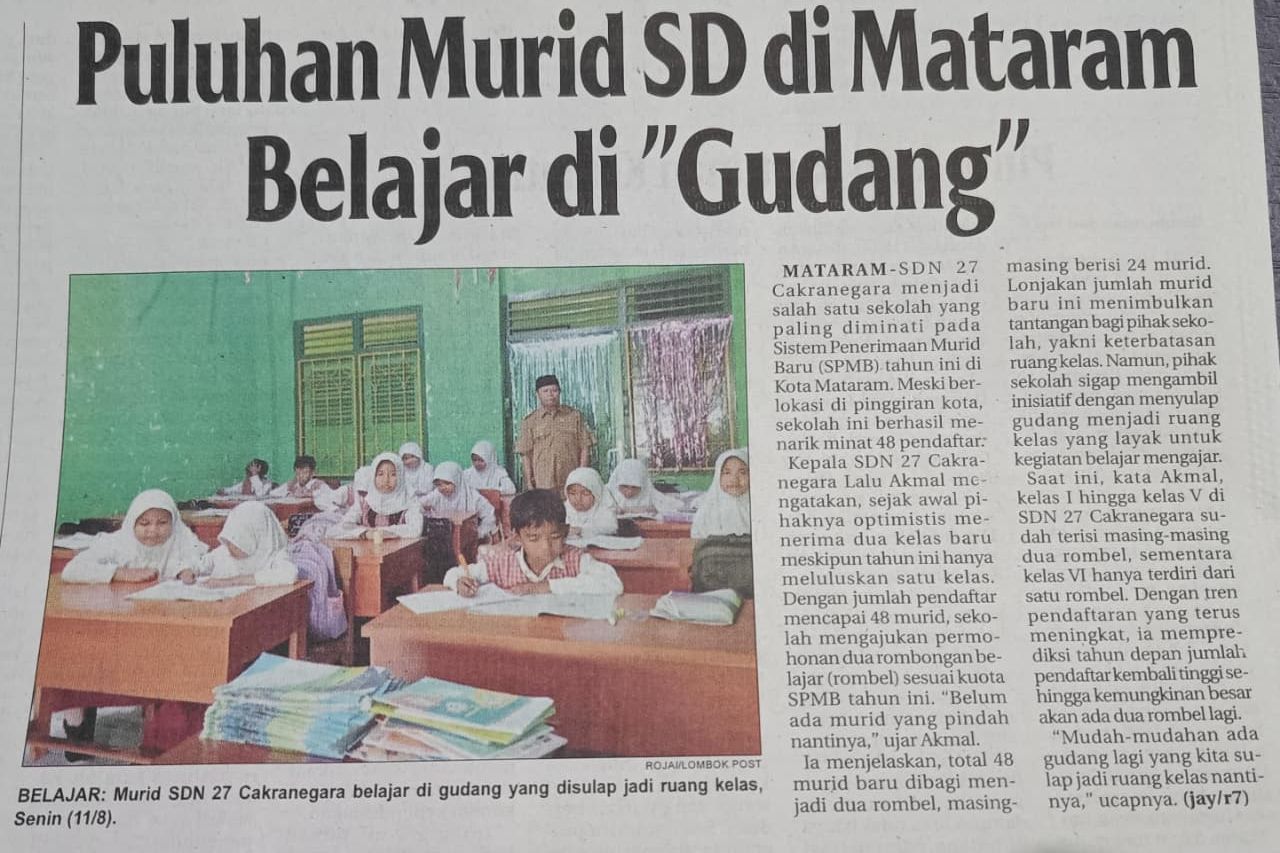 PULUHAN MURID SD DI MATARAM BELAJAR DI GUDANG