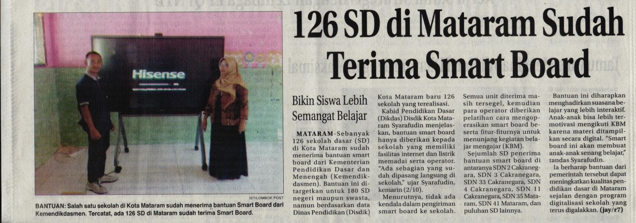 126 SD DI MATARAM SUDAH TERIMA SMART BOARD