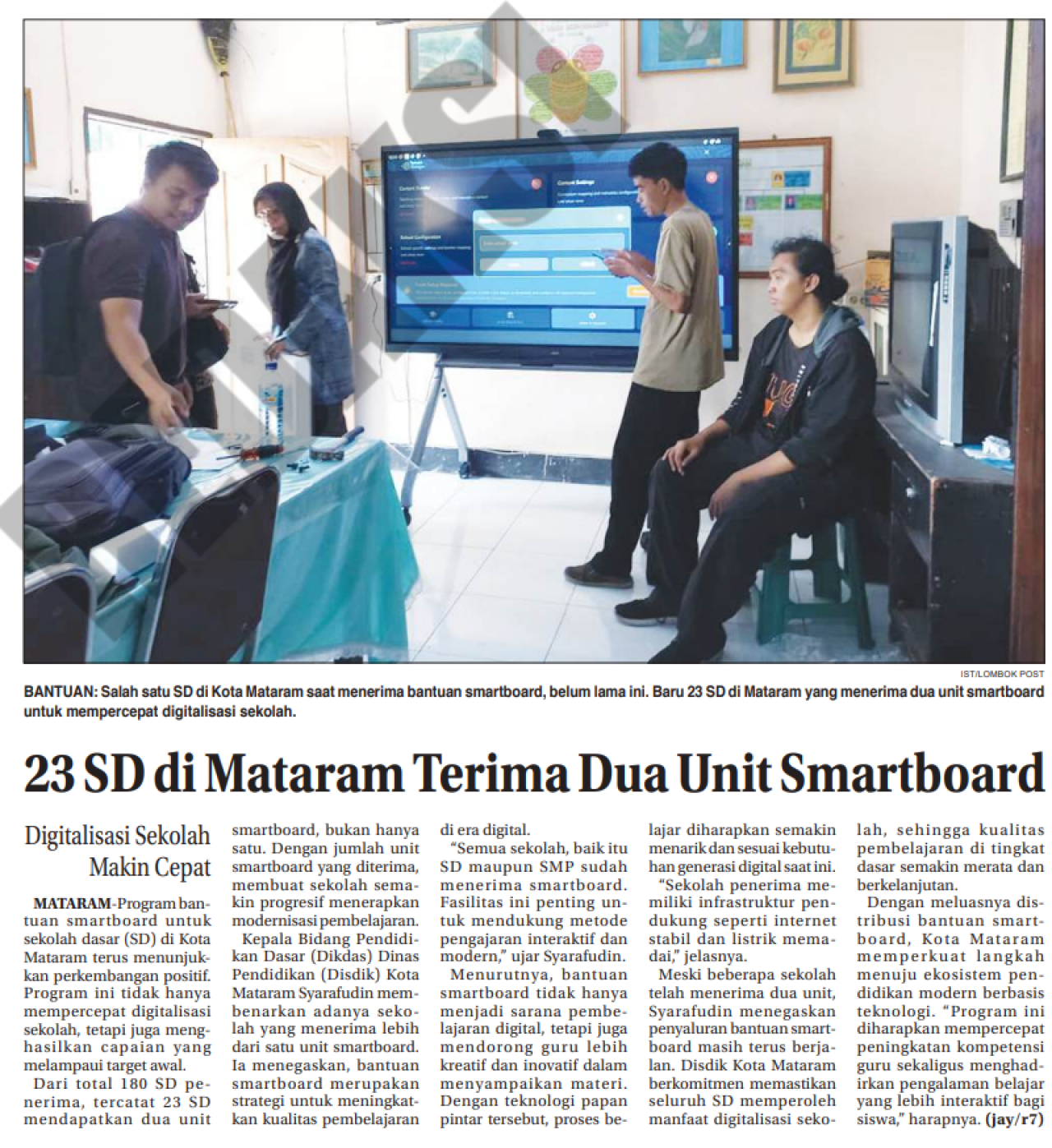 23 SD di Mataram Terima Dua Unit Smartboard