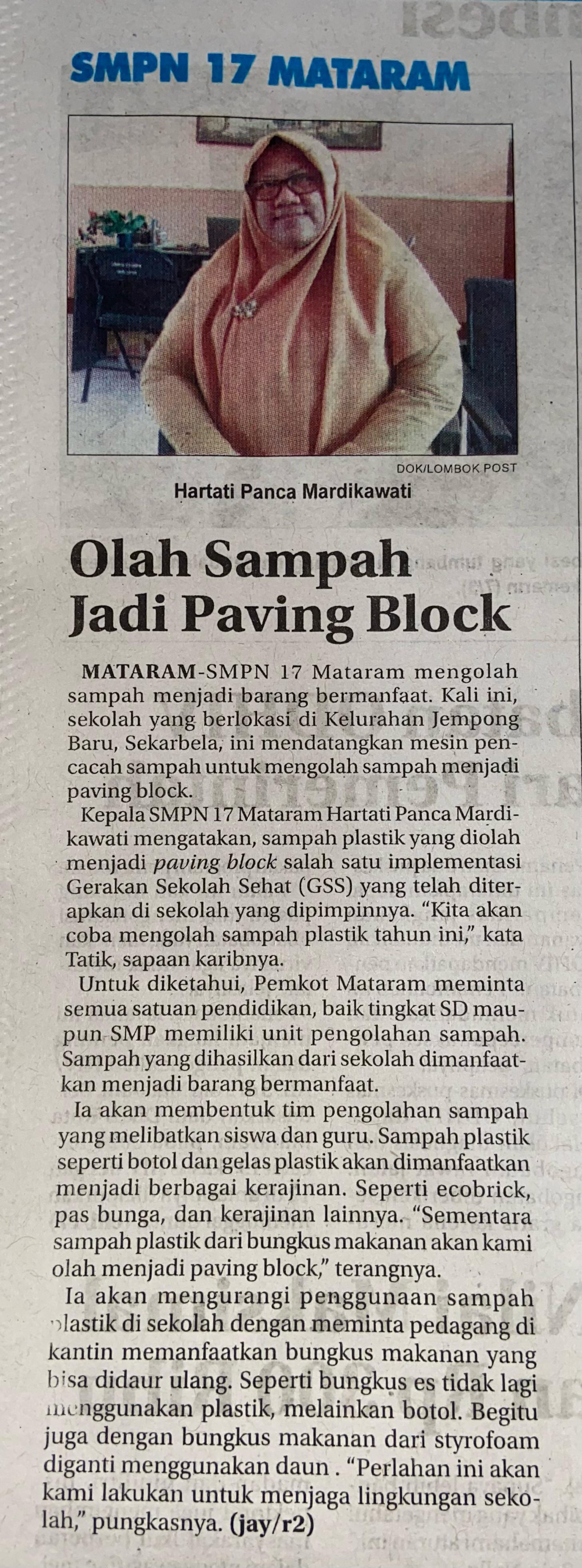 SMPN 17 Mataram Olah Sampah Jadi Paving Block